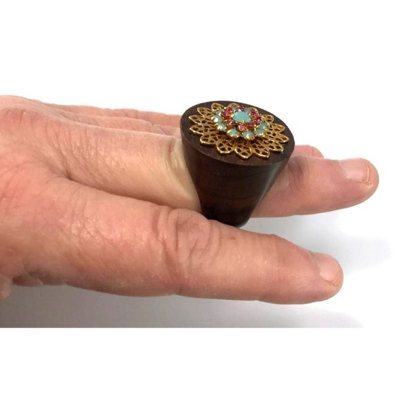 Vintage Chunky Teak Wood and Rhinestone Cocktail Ring Gold Tone Filagree Sz 8.25 - Picture 3 of 8